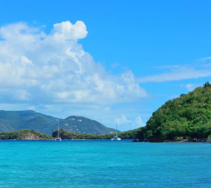 Scenic holiday destination with mountain and lake views – ideal for nature trips and affordable holiday packages